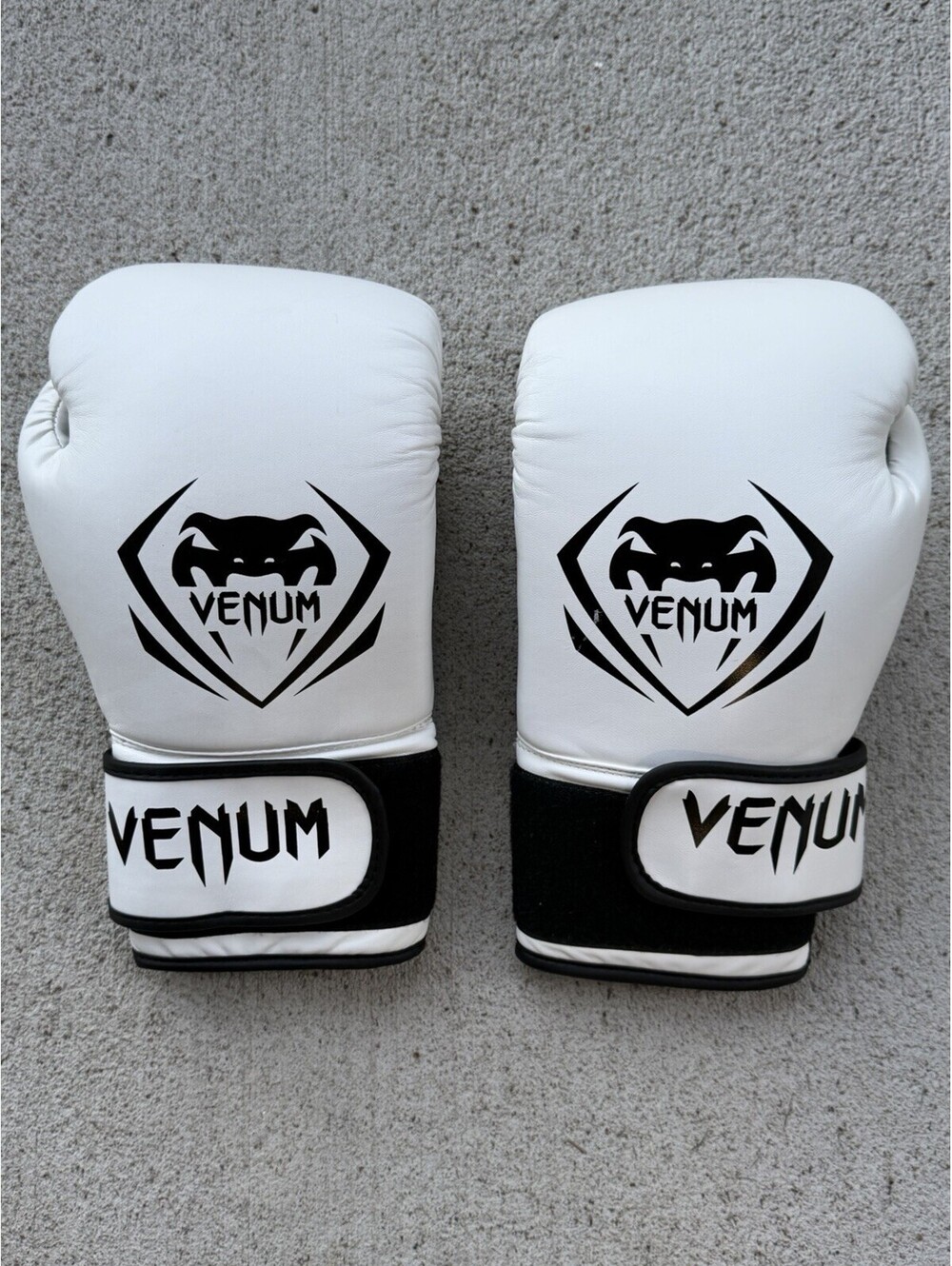 Venum 16 oz Boxing Gloves White Black Hook & Loop Sparring Training MMA EUC